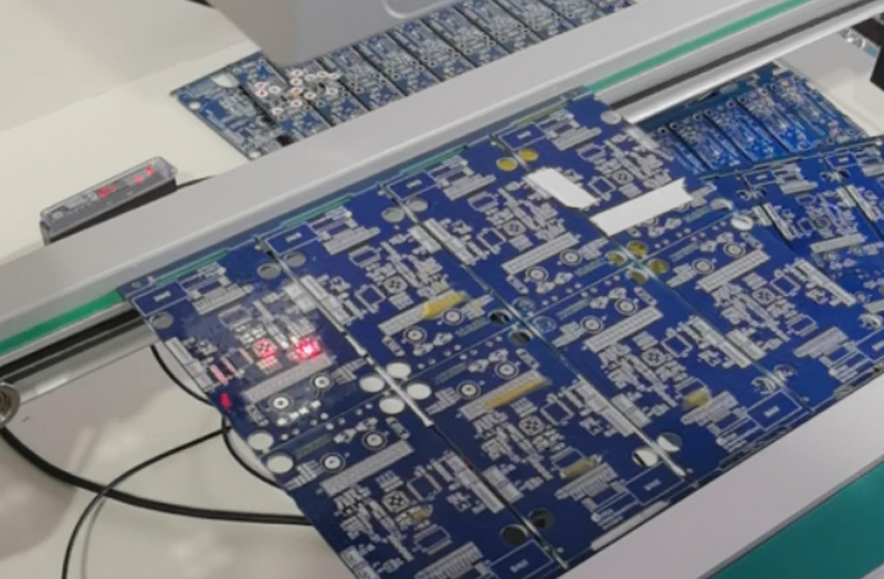 激光打标机在PCB板上非接触式高精度打标